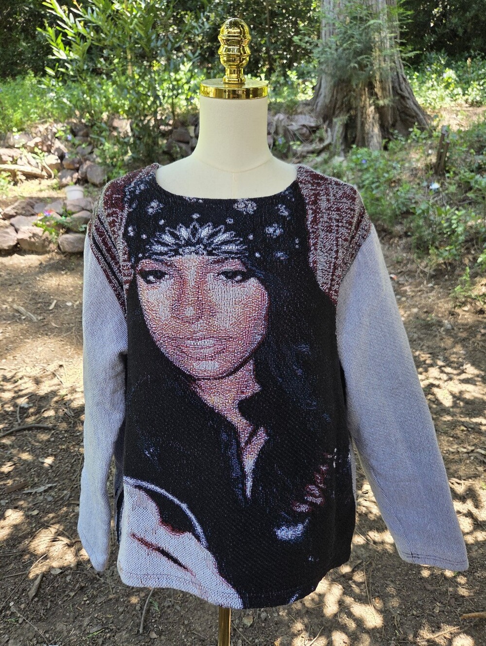 The Veil Aaliyah Graphic Custom Tapestry‎ Crewneck Sweater Size Large